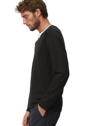 schwarzer Pullover mit einem V-Ausschnitt von Marc O'Polo