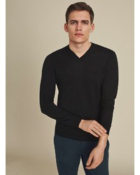 schwarzer Pullover mit einem V-Ausschnitt von Matinique