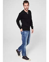 schwarzer Pullover mit einem V-Ausschnitt von Q/S designed by