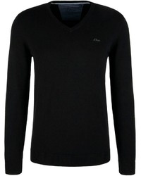 schwarzer Pullover mit einem V-Ausschnitt von s.Oliver