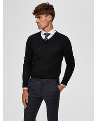 schwarzer Pullover mit einem V-Ausschnitt von Selected Homme