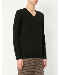 schwarzer Pullover mit einem V-Ausschnitt von Loveless