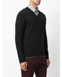 schwarzer Pullover mit einem V-Ausschnitt von Eleventy