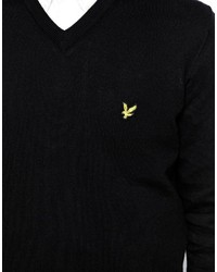 schwarzer Pullover mit einem V-Ausschnitt von Lyle & Scott