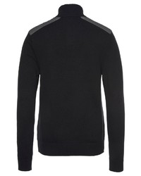 schwarzer Pullover mit einem zugeknöpften Kragen von Arizona