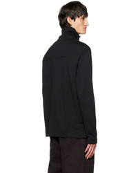 schwarzer Pullover mit einem zugeknöpften Kragen von Lemaire