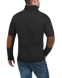 schwarzer Pullover mit einem zugeknöpften Kragen von BLEND