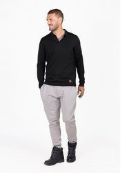 schwarzer Pullover mit einem zugeknöpften Kragen von Key Largo