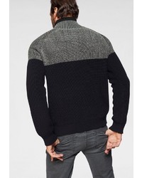 schwarzer Pullover mit einem zugeknöpften Kragen von MAN´S WORLD