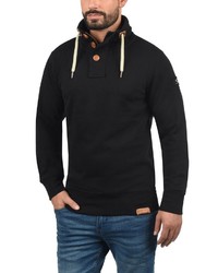 schwarzer Pullover mit einem zugeknöpften Kragen von Solid