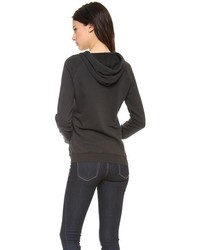 schwarzer Pullover mit einer Kapuze von Zoe Karssen