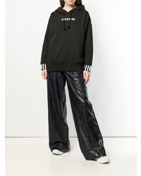 schwarzer Pullover mit einer Kapuze von adidas
