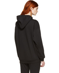 schwarzer Pullover mit einer Kapuze von adidas