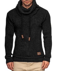 schwarzer Pullover mit einer weiten Rollkragen von INDICODE
