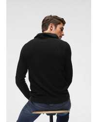 schwarzer Pullover mit einer weiten Rollkragen von Q/S designed by