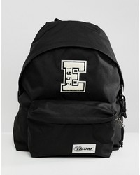 schwarzer Rucksack von Eastpak