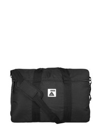 schwarzer Rucksack von Poler