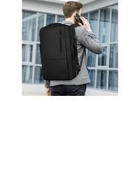 schwarzer Rucksack von TAN.TOMI