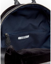 schwarzer Rucksack von Pieces