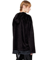 schwarzer Samtpullover mit einem kapuze von Balenciaga
