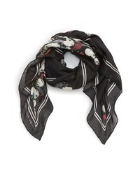 schwarzer Schal mit Blumenmuster