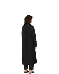 schwarzer Trenchcoat von Totême