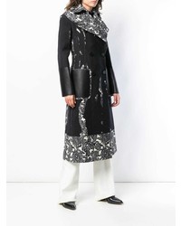 schwarzer und weißer bedruckter Mantel von Alexander McQueen