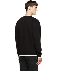 schwarzer und weißer bedruckter Pullover mit einem Rundhalsausschnitt von McQ