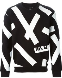 schwarzer und weißer bedruckter Pullover mit einem Rundhalsausschnitt von McQ by Alexander McQueen
