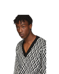 schwarzer und weißer bedruckter Pullover mit einem V-Ausschnitt von Gucci