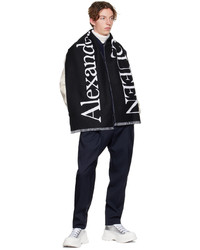 schwarzer und weißer bedruckter Schal von Alexander McQueen