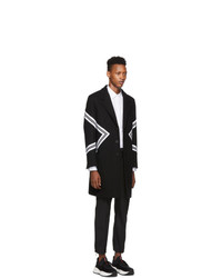 schwarzer und weißer horizontal gestreifter Mantel von Neil Barrett