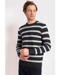 schwarzer und weißer horizontal gestreifter Pullover mit einem Rundhalsausschnitt von FiNN FLARE