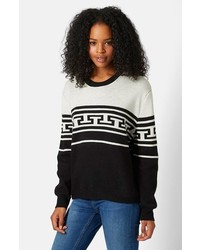 schwarzer und weißer Pullover mit einem Rundhalsausschnitt mit geometrischen Mustern
