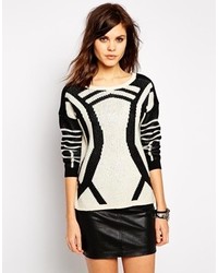 schwarzer und weißer Pullover mit einem Rundhalsausschnitt mit geometrischem Muster