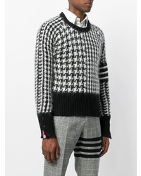 schwarzer und weißer Pullover mit einem Rundhalsausschnitt mit Hahnentritt-Muster von Thom Browne