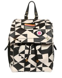 schwarzer und weißer Rucksack mit geometrischem Muster