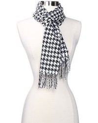 schwarzer und weißer Schal mit Hahnentritt-Muster