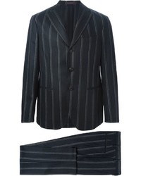 schwarzer vertikal gestreifter Anzug