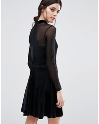 schwarzes ausgestelltes Kleid aus Samt