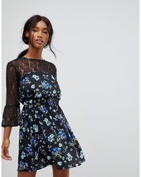 schwarzes ausgestelltes Kleid aus Spitze mit Blumenmuster von Influence