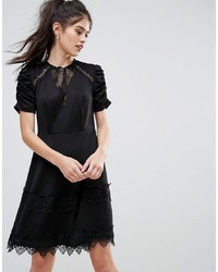 schwarzes ausgestelltes Kleid aus Spitze von Club L
