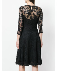 schwarzes ausgestelltes Kleid aus Spitze von Olvi´S