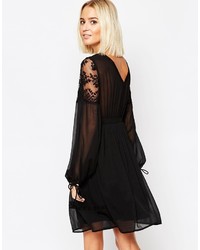 schwarzes ausgestelltes Kleid aus Spitze von Vero Moda