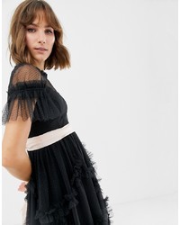 schwarzes ausgestelltes Kleid aus Tüll von Needle & Thread