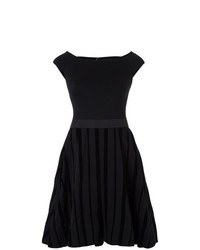 schwarzes ausgestelltes Kleid von GUILD PRIME