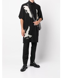 schwarzes bedrucktes Kurzarmhemd von Yohji Yamamoto