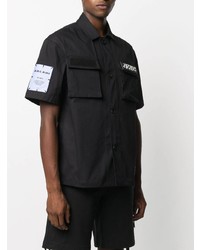 schwarzes bedrucktes Kurzarmhemd von McQ