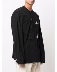 schwarzes bedrucktes Langarmshirt mit einer Knopfleiste von Ziggy Chen
