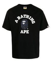 schwarzes bedrucktes T-Shirt mit einem Rundhalsausschnitt von A Bathing Ape